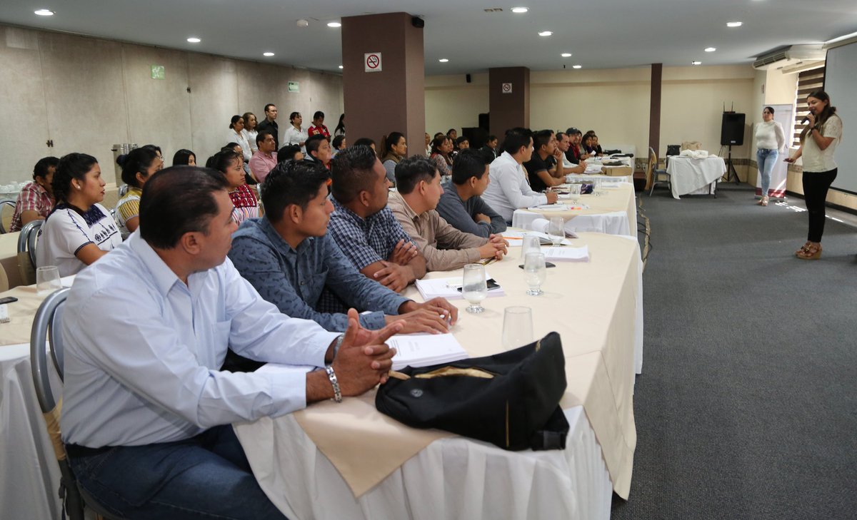 sasildeleon's tweet photo. Me reuní con personal operativo #PROSPERA que reciben capacitación sobre atención a las familias beneficiarias del Programa en el Estado. https://t.co/MIsKIwMsZi