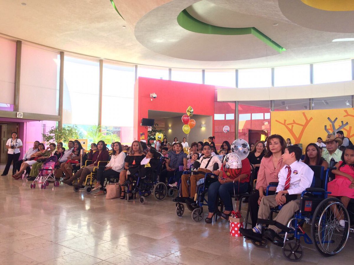 DIFDGOLAGUNA's tweet photo. ¡Felicidades a todos los graduados del #CRITDurango! 👏🏻 https://t.co/WKyvOHPZax