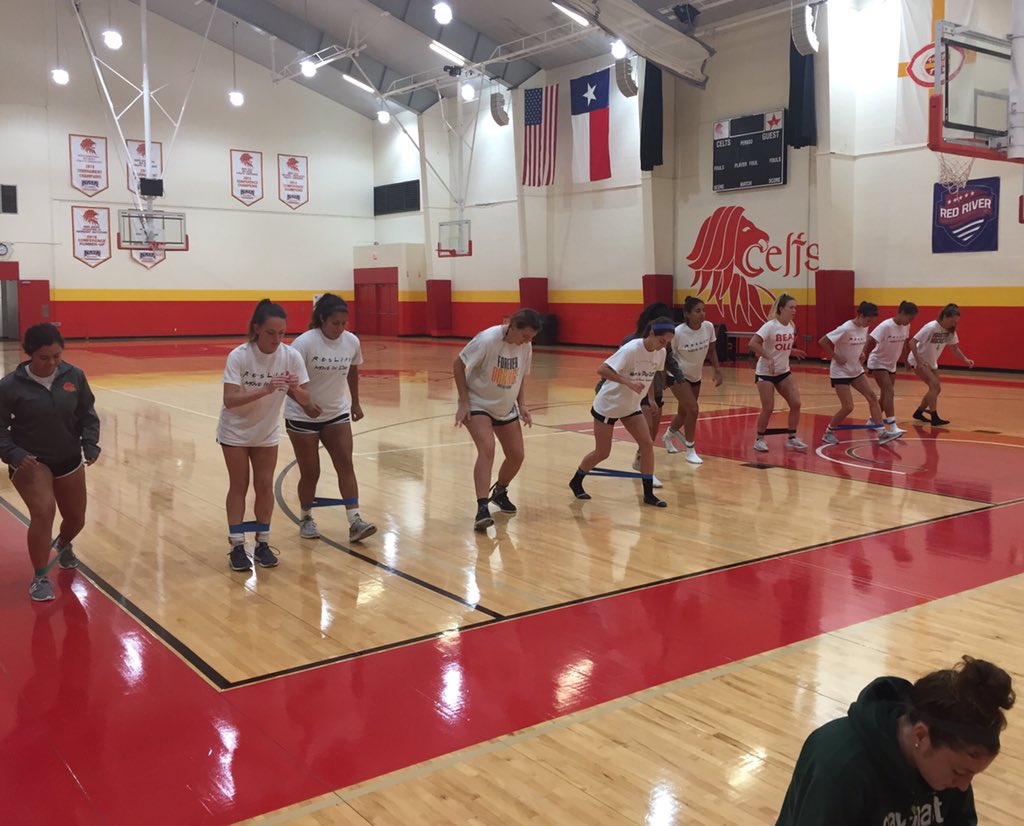 Coach_Nikola's tweet photo. Enjoying the day after fantastic team effort/win last night & refocusing on tomorrow! #recovery #OneGameAtATime #HeadDownWorkHard https://t.co/dstNL2Rzoj