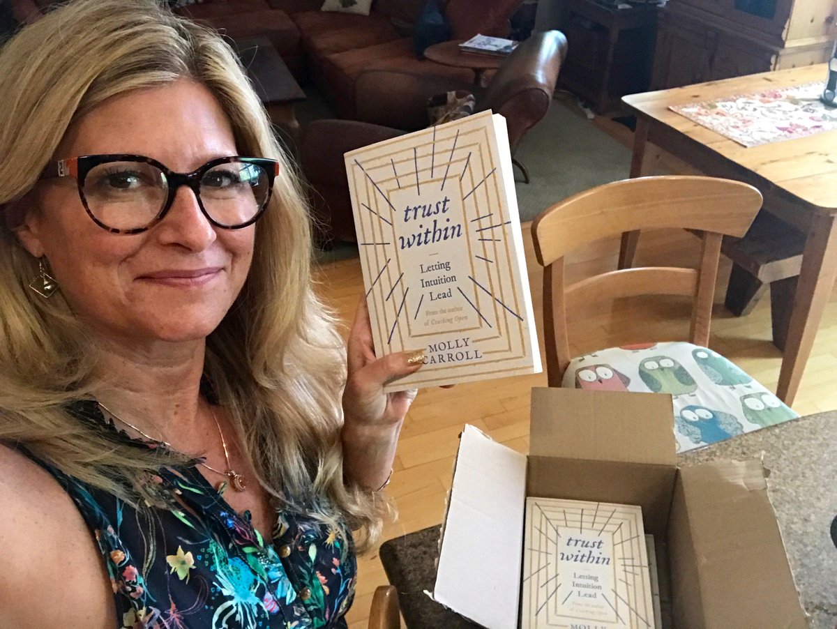 AustynWells's tweet photo. Look what just arrived @mollyrcarroll #goodreads #FridayMotivation https://t.co/OFn5ZmYjKd