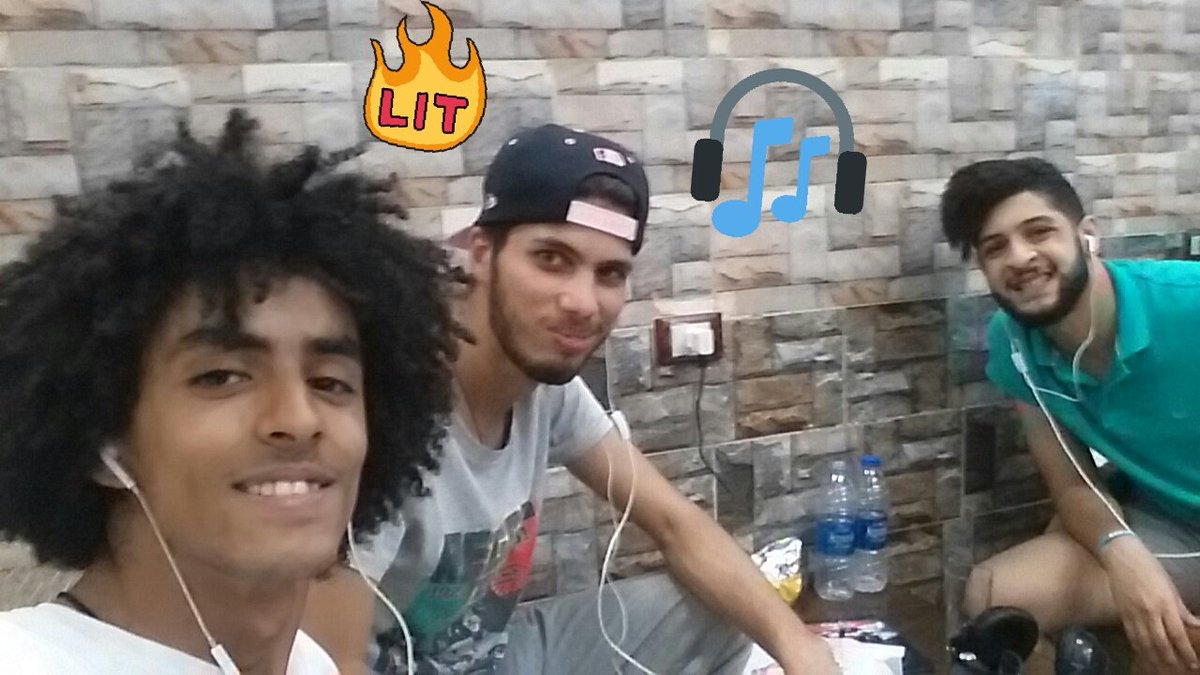 Eslamelhadary3's tweet photo. Trancers Alex 🎵🎶🎉🙌🙌😊🌟🌟🌟 I was so happy to meet you guys tuning to asot episode together ✌😎🎶🎵😍🌌🌃 Happy friday Bros #Egypttrancefamily #TranceFamily #ASOT832 #throwback #alexandria #vacationmode #edm #trancemusic #trancers https://t.co/AUOMQWgNjS