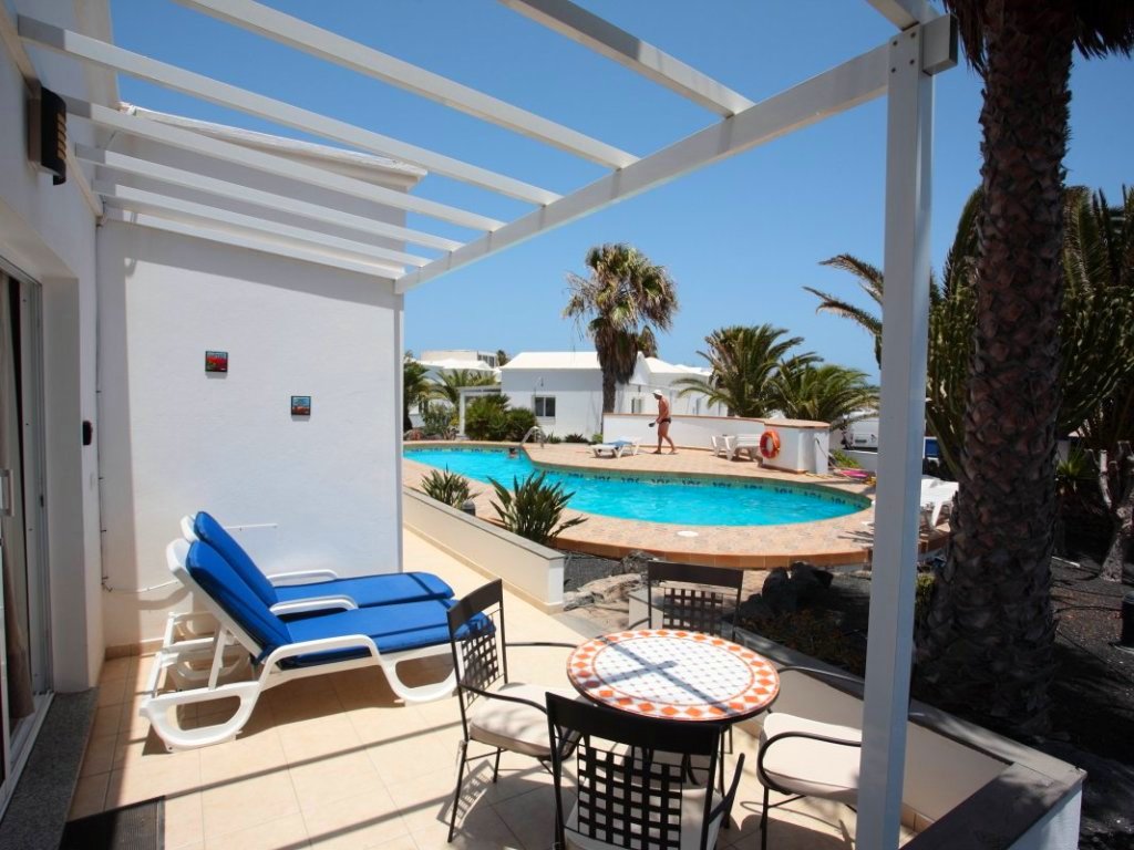 hotlanzarote's tweet photo. Casita Luz in new splendor #CharcoDelPalo #naturism #Lanzarote https://t.co/iwtV3rT6XW https://t.co/BRGqeUTnKG
