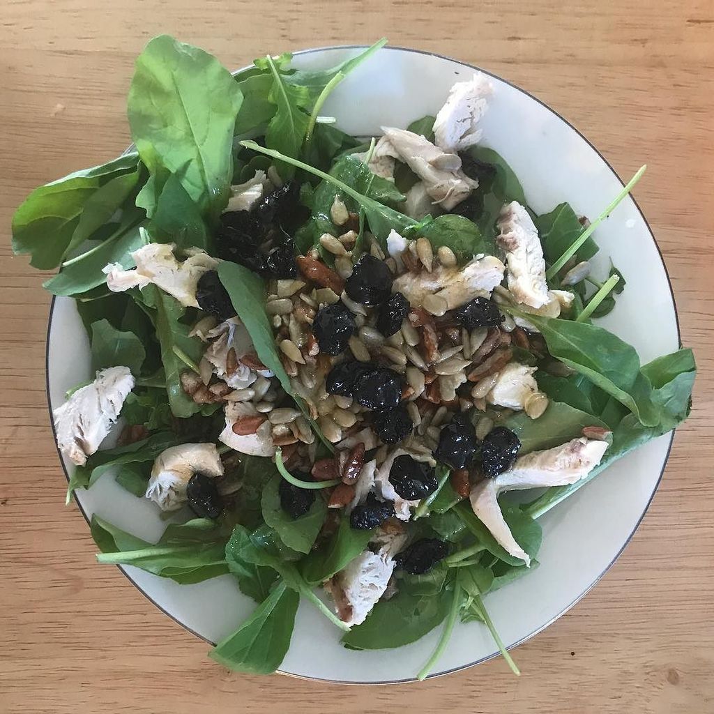 JessicaDanae7's tweet photo. Just making this salad up as I go π¬β
β
#leftovers #stillgoodtho #actuallyreallygood #salad #heathygreens #healthco⦠https://t.co/TRIHjnVwWl https://t.co/wj3ZIJwJo5