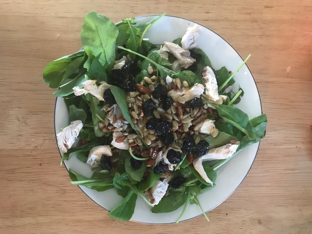 JessicaDanae7's tweet photo. Just making this salad up as I go π¬
#leftovers #stillgoodtho #actuallyreallygood #salad #heathygreens #healthcoach #Lunchtime https://t.co/xT3zbAw8QI