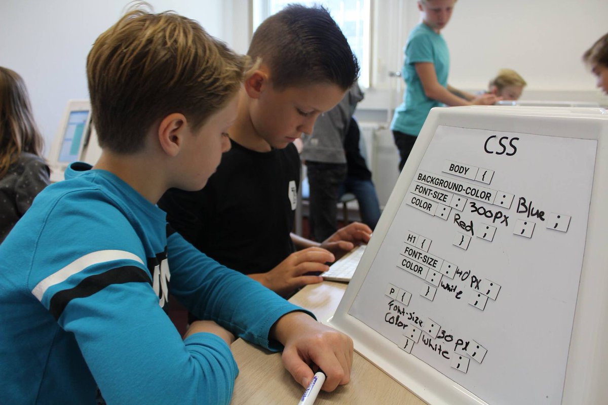codeqube's tweet image. Fanastische Code Dag gehad vandaag👨🏼💻! #codeweek #codeqube #techniek #html #css #website #binair #breda #koepel #nieuw #escape #vr