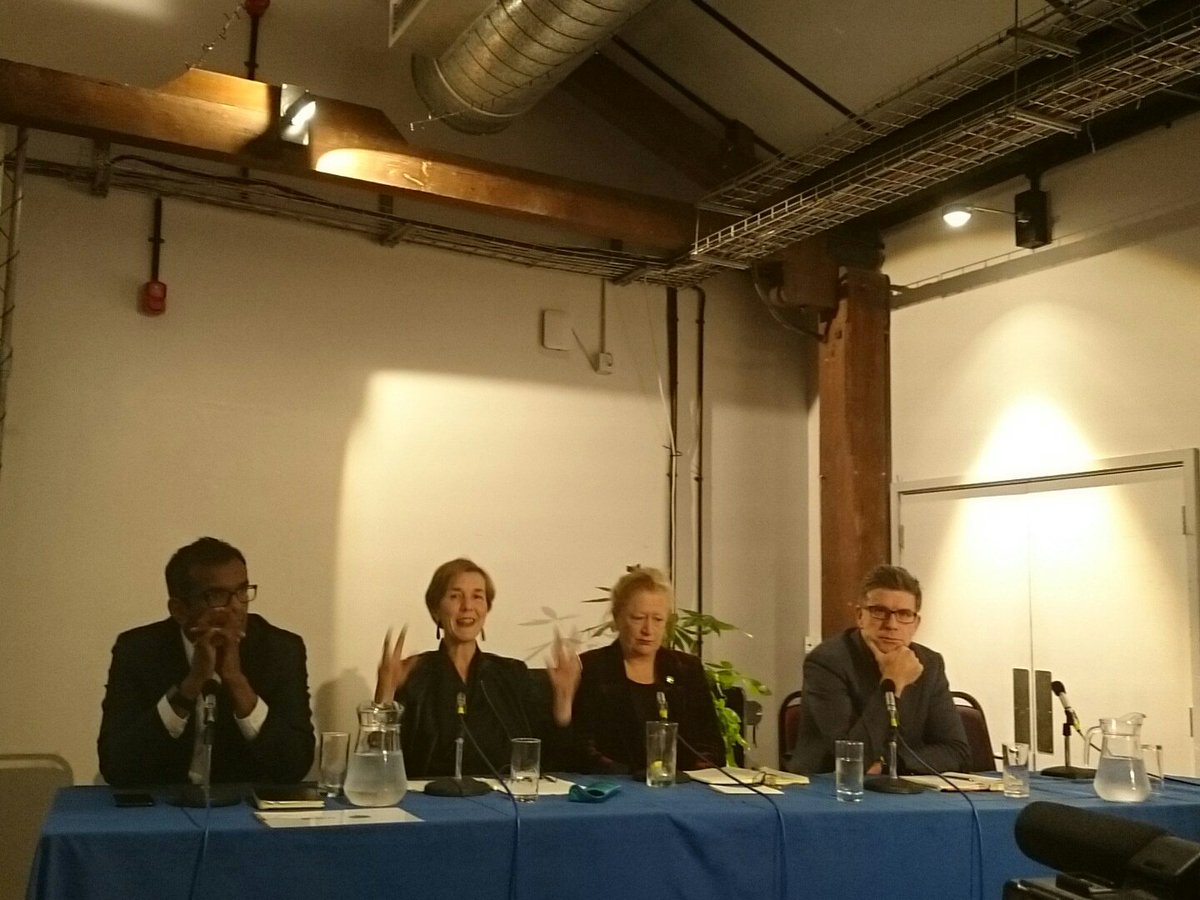 FoFCNews's tweet photo. "Brexit and the Future of Cities" panel talk.
#futurecity17 #festivalofideas #watershed #Brexit #uk #panel #talk #discussion https://t.co/FW4RHQkyxl