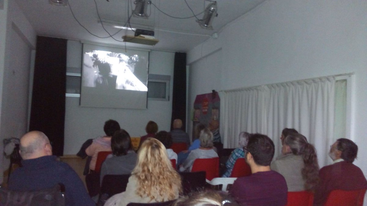 ascuagranada's tweet photo. En el Local de la Ribera viendo Un lugar donde Habitar, documental sobre desahucios en #Granada #desigualdadobscena junto Marea Renta Básica https://t.co/iqtGsDxoPH
