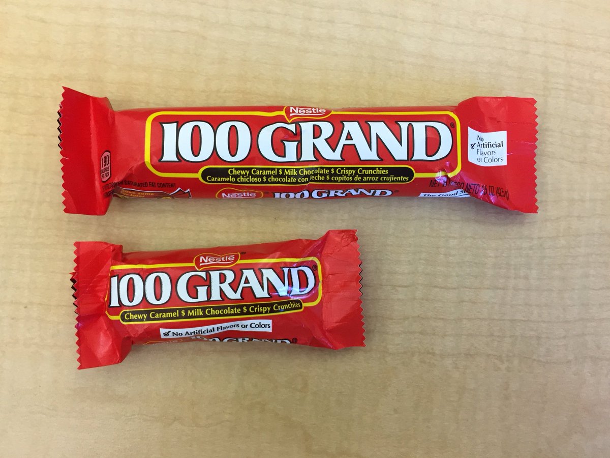 BrockCSchroeder's tweet photo. Should the small one be “50 Grand” or should the large one be “200 Grand”? @Nestle #100grand #collegecandy https://t.co/PBUdWnGezb