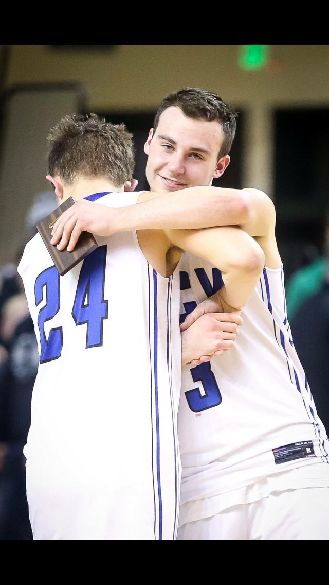 24Areed's tweet photo. Happy 19th to my boi the legend 😈 @Kyle_Henny03 https://t.co/KDRbGj32XW