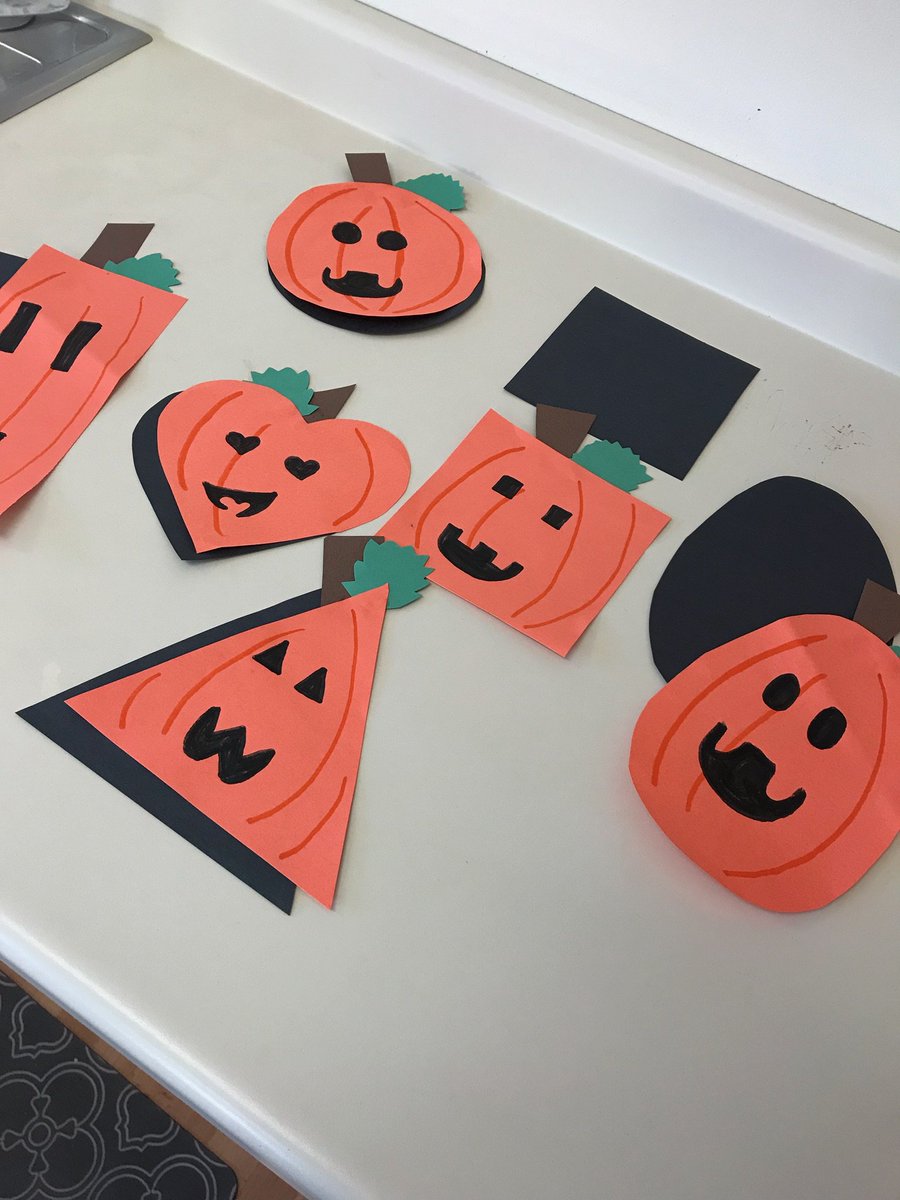 LittleSchoolMN's tweet photo. Today the toddlers practiced matching with shape -o-lanterns! 🎃 #toddlerlife #thelittleschool https://t.co/acX5TFfc73