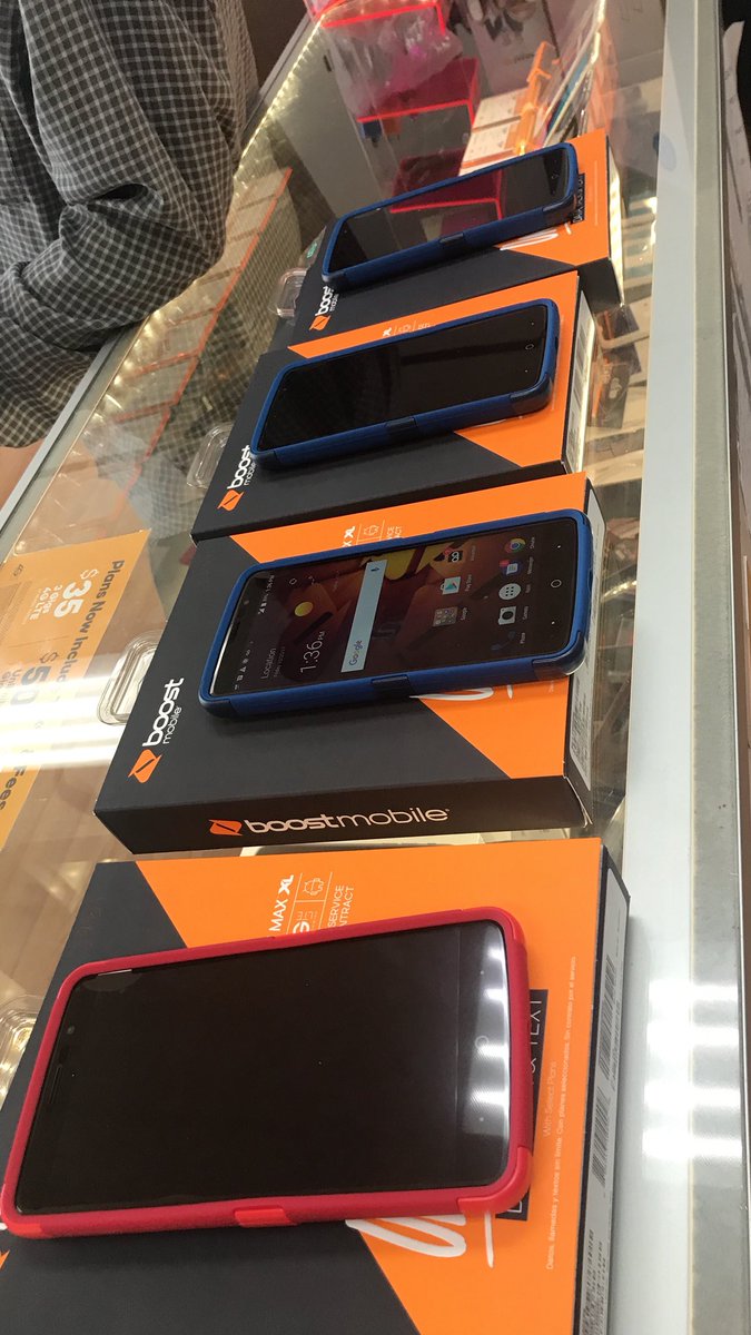 Frederick_Boost's tweet photo. Flip Off Verizon! Germantown Store @SPGmikeSPG @Leesburg_Boost Very Happy Customers 4 lines for $128 with insurance on all the phones 😎🙂 https://t.co/FyWBuXumPl