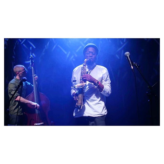 GiguanaLive's tweet photo. Single of the Week: Soweto Kinch
https://t.co/0hBe0dJqFC
#LiveMusicFilming #London #Video #LiveMusic #Gig #Manchester https://t.co/6oM8kFt1U9