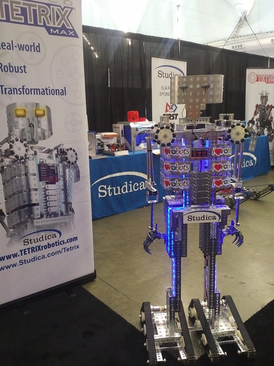 StudicaCanada's tweet image. Come see Mr. Robot @StudicaCanada @PSASuperC2017 #TETRIXrobotics #TETRIXPRIZM