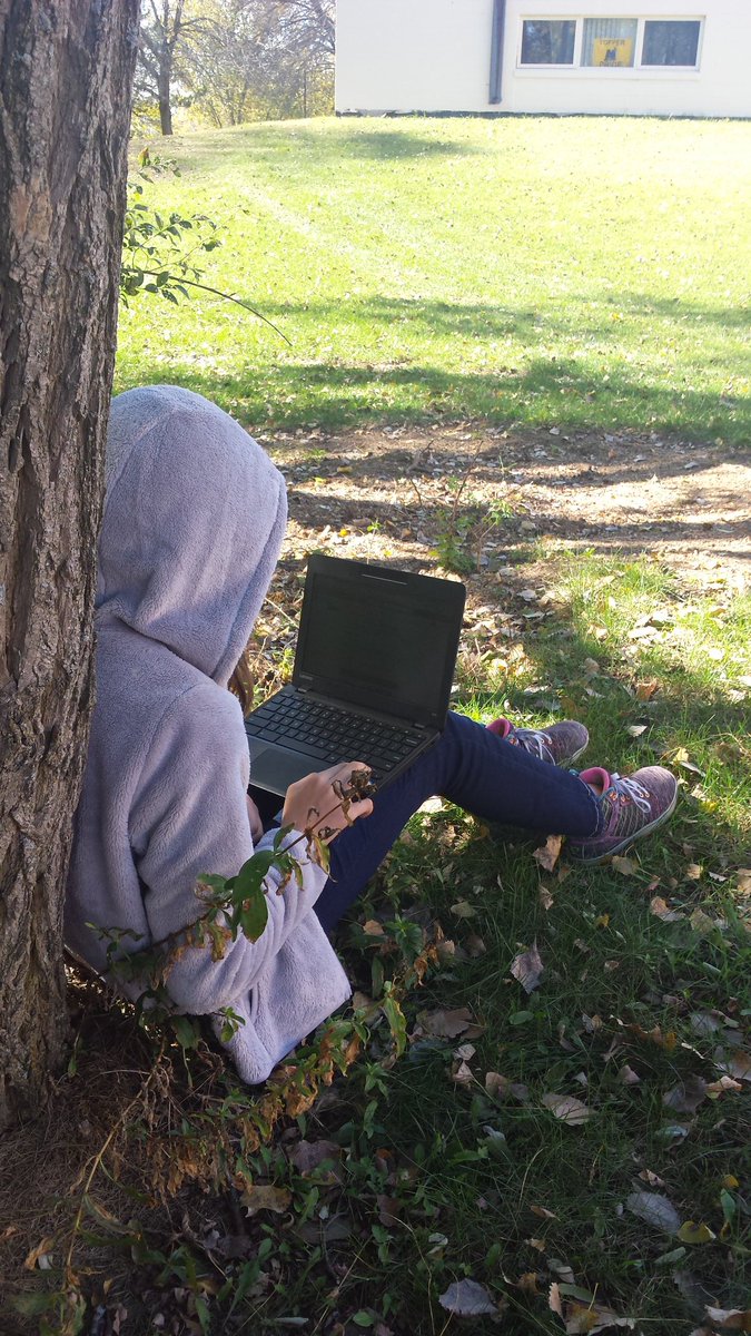 mrsfoght's tweet image. To nice outside to code inside. #MontelloSD247 #msdcs #6thgradecoders