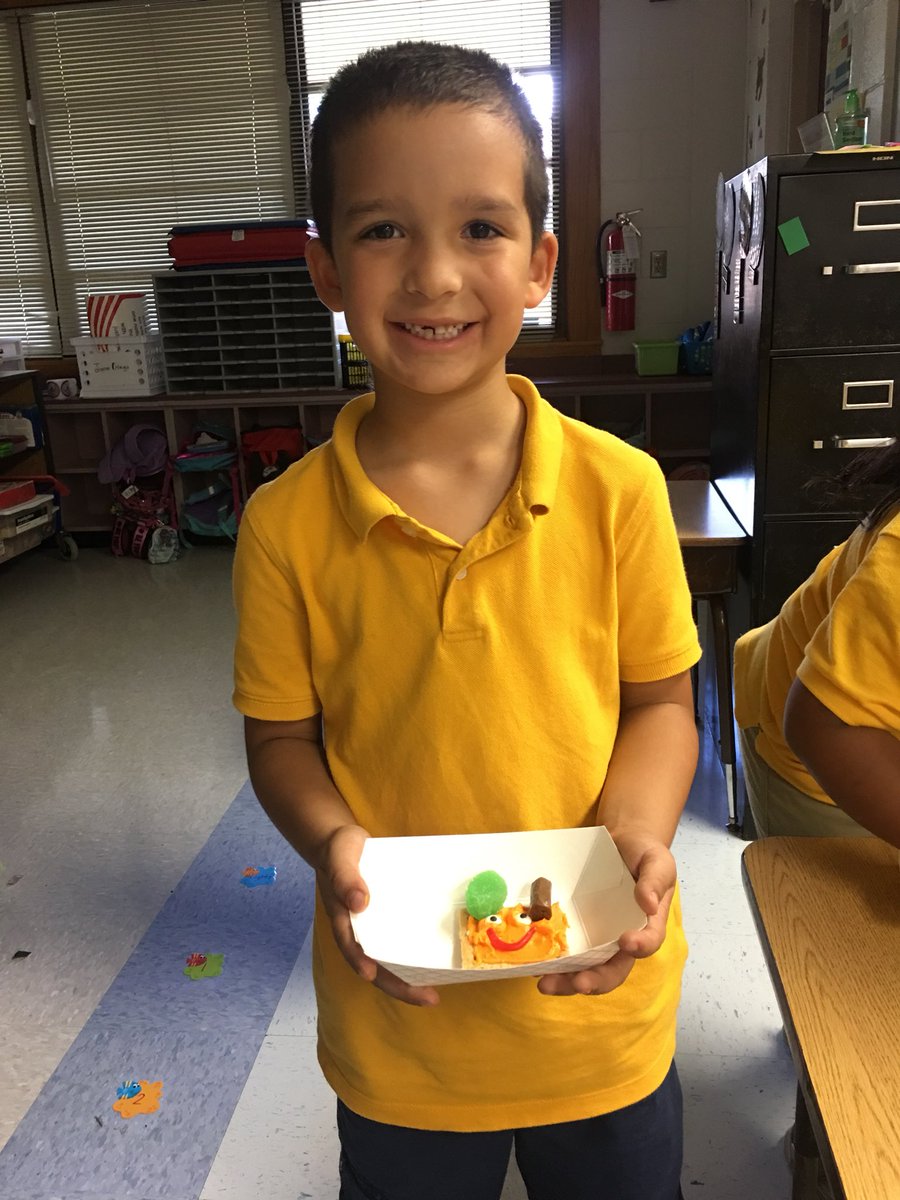 Ms_DelgadoCCPS's tweet image. Bringing our characters to life! #spookley #squarepumpkin 😁 @GTEtoucans