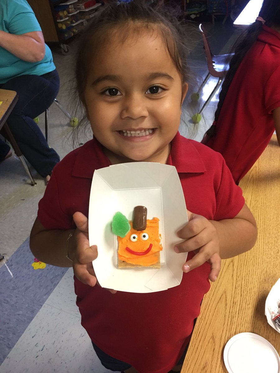 Ms_DelgadoCCPS's tweet image. Bringing our characters to life! #spookley #squarepumpkin 😁 @GTEtoucans