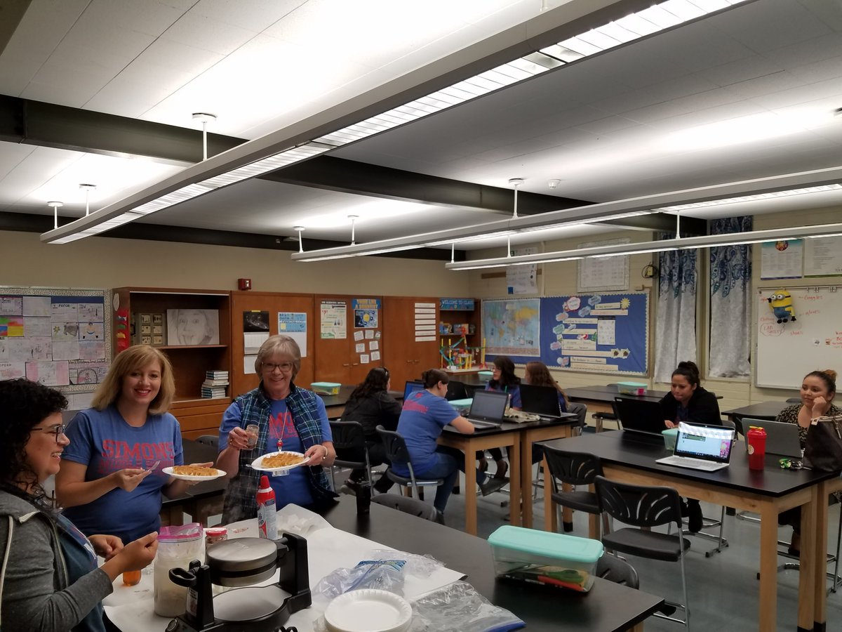 CSwithRamirez's tweet photo. TechFridy💻#PUSDTTLs @SCIENCEwRamirez Waffles🍽 & Vidtools📽 @EDpuzzle @WeVideo @StoryboardThat @Flipgrid @SimonsPUSD #ProudToBePUSD https://t.co/VVmJTyZ27y