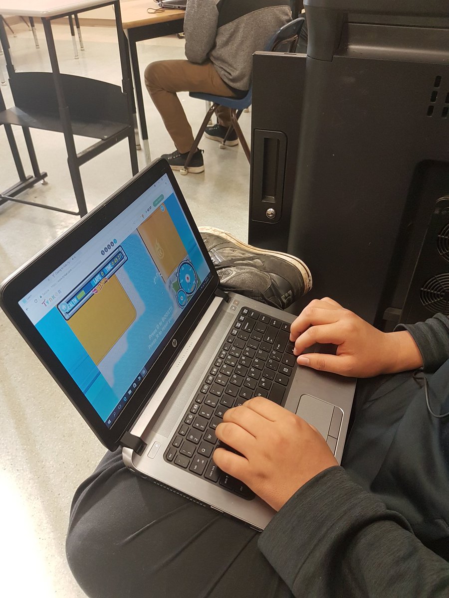 TechRhonda's tweet photo. Coding for #EducationWeek2017 ! Was so great to see students work through the tough spots! #codeinclass #lskysd https://t.co/EebezhzNrI