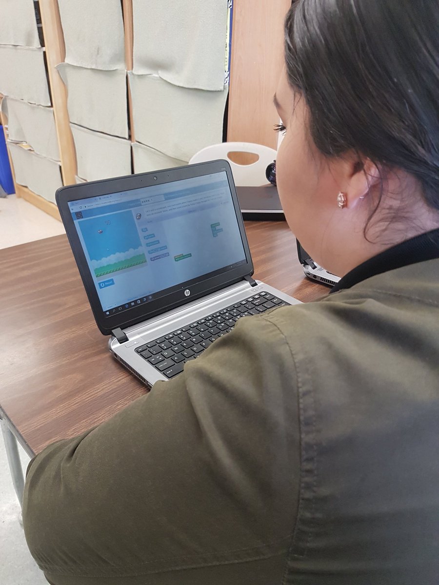 TechRhonda's tweet photo. Coding for #EducationWeek2017 ! Was so great to see students work through the tough spots! #codeinclass #lskysd https://t.co/EebezhzNrI