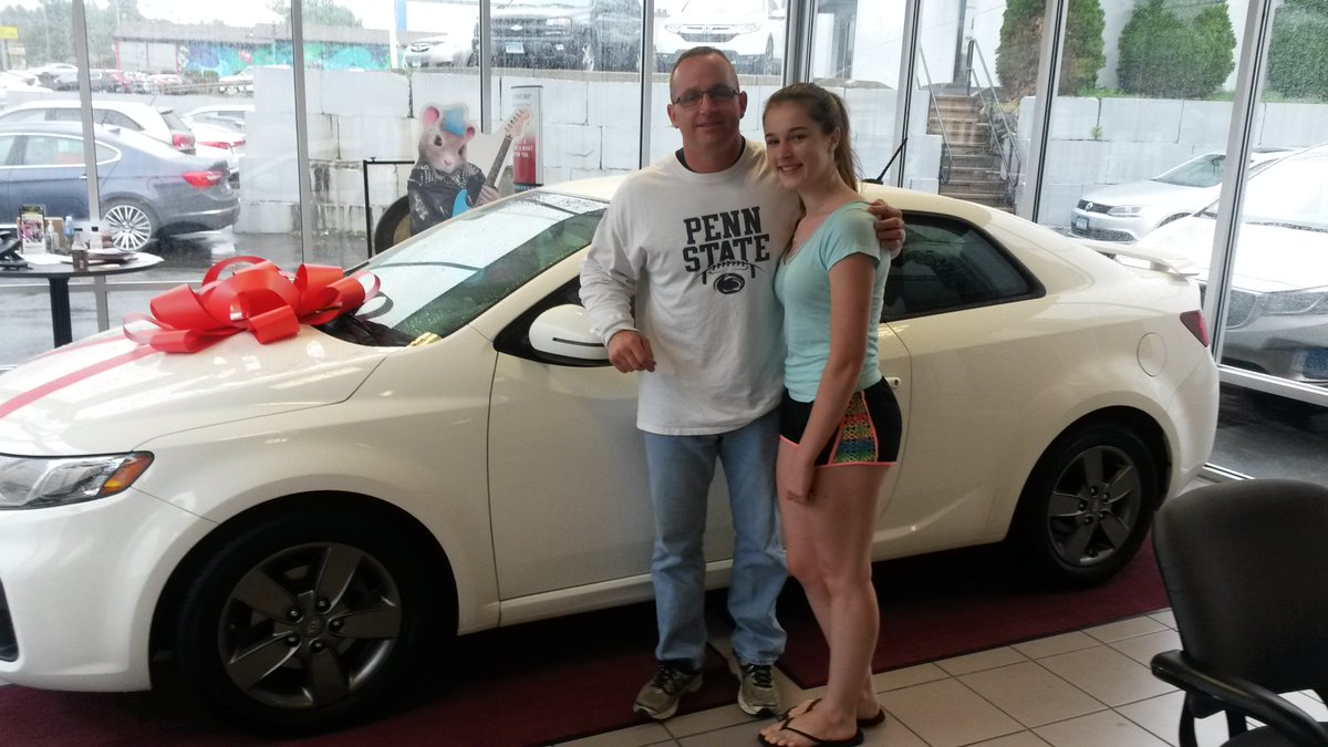 ExecutiveKia's tweet photo. Happy Friday! Join us in congratulating our new customers on their new vehicle! #ExecutiveKia #Kia https://t.co/r5JtbqgVFb