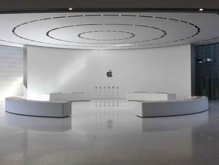 iAppleMania's tweet photo. Nuove immagini di iPhone X direttamente dall'Apple Park #ApplePark #Foto #IPhoneX #SteveJobsTeather - https://t.co/brpW7iuo4I https://t.co/Z9oDdVrGc0