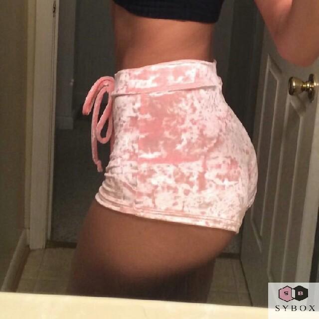 SYBOX_'s tweet photo. #SYBOX🎁 #DECEMBERBOX

1. Velvet Shorts 😍

Liiiike ..do you have any words for this?😩 https://t.co/3a7znyIQG0