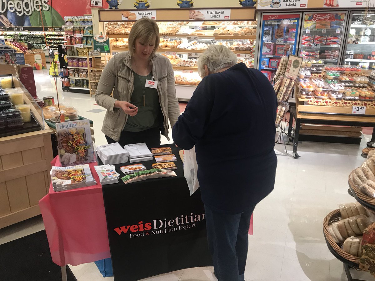 nicole_pezzino's tweet photo. Incredible turn out at the @wilkespharm hosted #FallIntoHealthyHabits fair at @WeisMarkets #pharmacistsprovidecare #APhM2017 https://t.co/A5NtgnpzBp