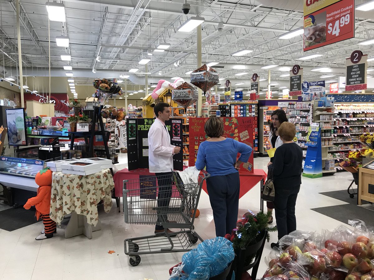 nicole_pezzino's tweet photo. Incredible turn out at the @wilkespharm hosted #FallIntoHealthyHabits fair at @WeisMarkets #pharmacistsprovidecare #APhM2017 https://t.co/A5NtgnpzBp