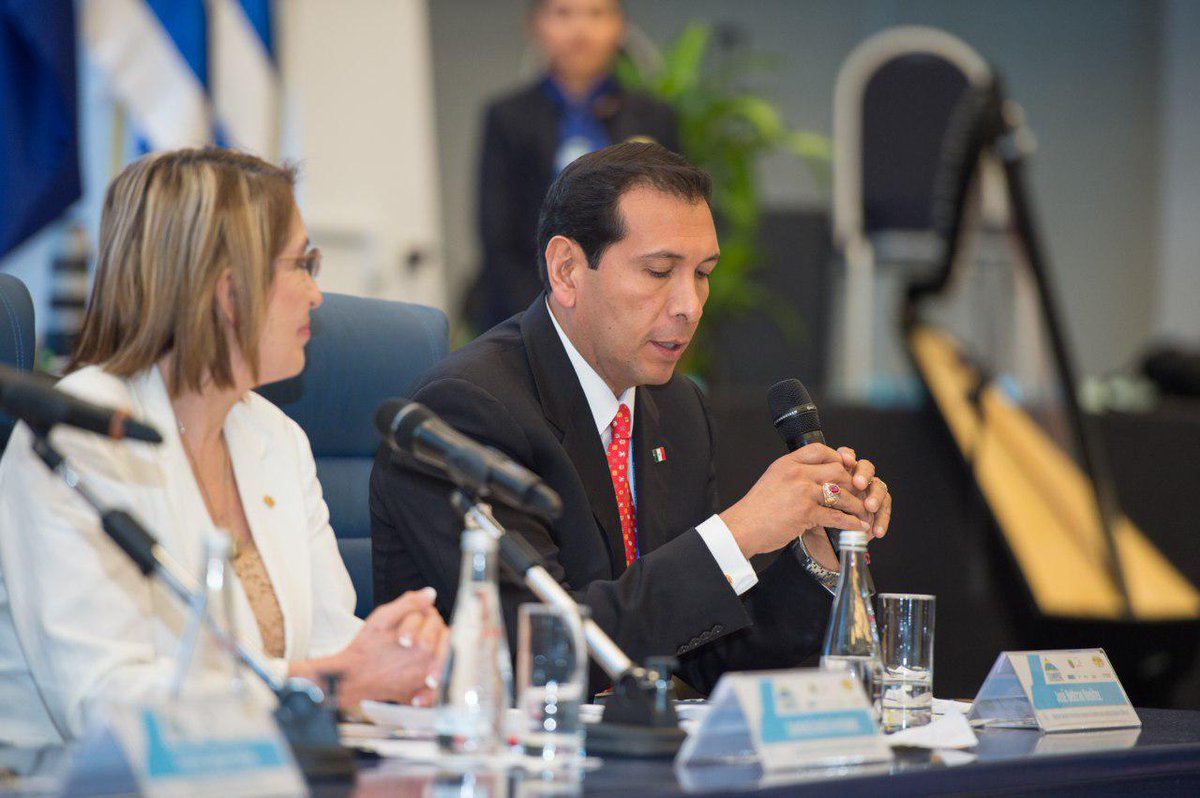 embajadaporpaz's tweet image. José C. Beltrán: invita a reflexionar acerca del holocausto nazi donde sacrificaron la vida, derechos y dignidad de esas personas. #CUMIPAZ