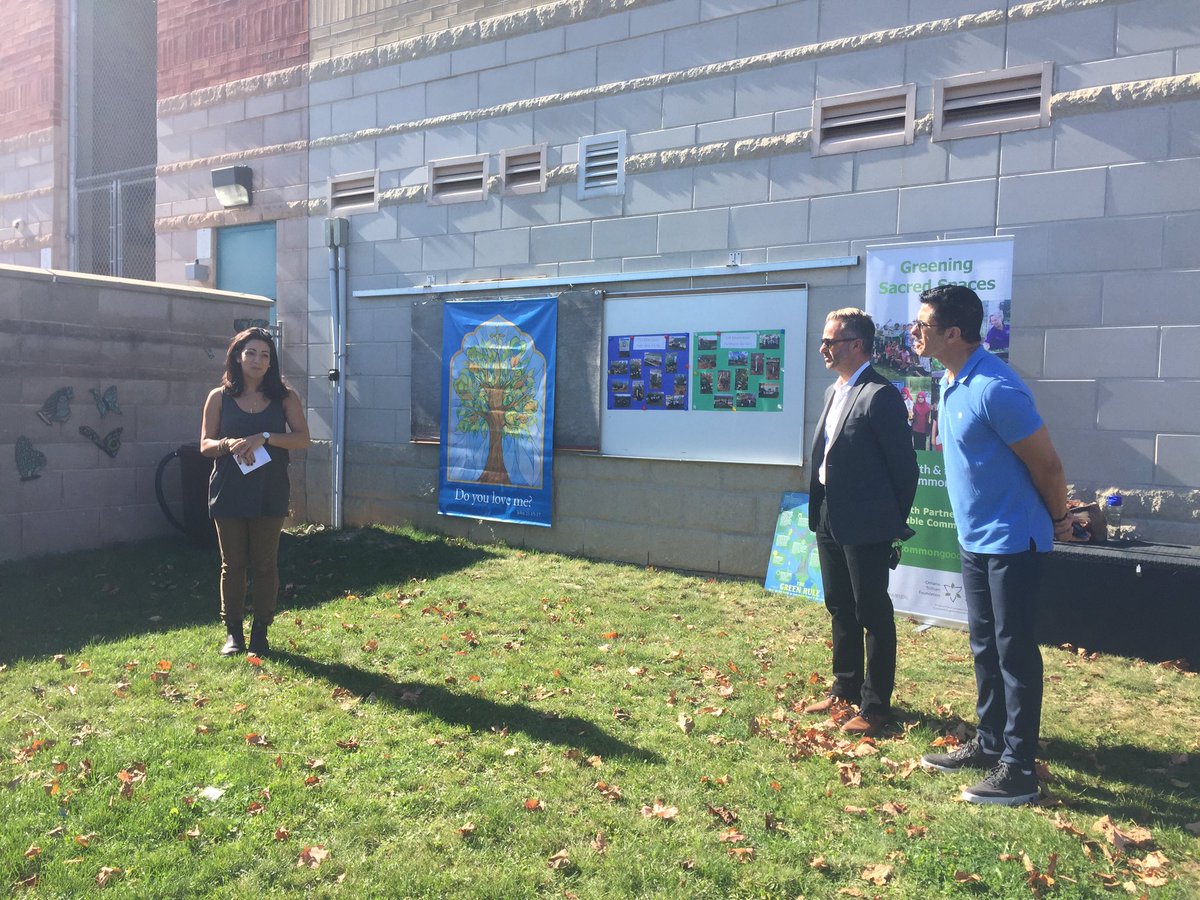 henhere's tweet photo. A beautiful day and the start of a beautiful garden! Thank you @CtKHH @GSSHaltonPeel @TDFEF #ON150 @FaithCommonGood https://t.co/T4u9rBdtqx