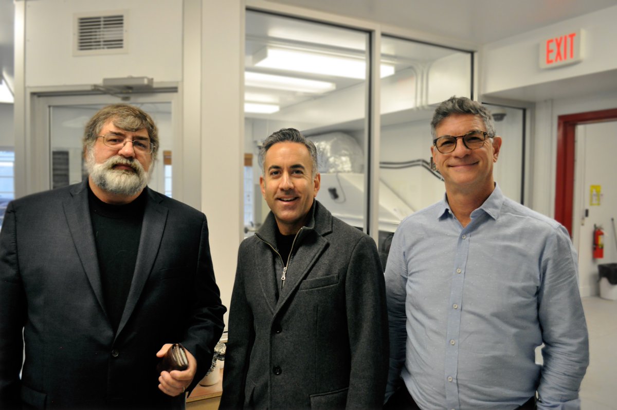 valensagritech's tweet photo. Thanks to @Basran for stopping by our facility, and thanks to @cityofkelowna for their support! Valens is bringing innovation to Kelowna! https://t.co/X0fEekX1oZ