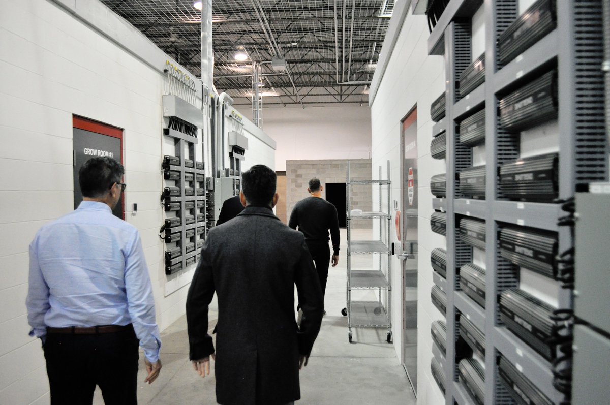 valensagritech's tweet photo. Thanks to @Basran for stopping by our facility, and thanks to @cityofkelowna for their support! Valens is bringing innovation to Kelowna! https://t.co/X0fEekX1oZ