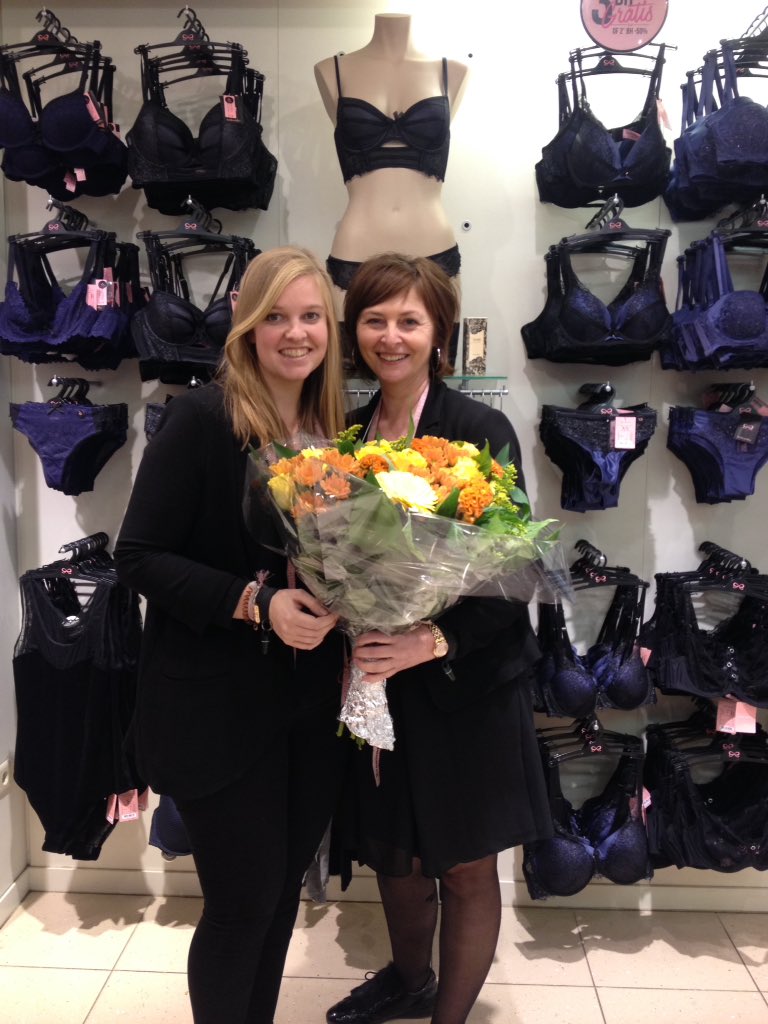 lny_celine's tweet photo. Laatste dag training! #Hunkemoller #Fun #Training #ThankYou #TeamDePanne @DorineSnijders @RombautKarin https://t.co/Srcg8UQ7ft