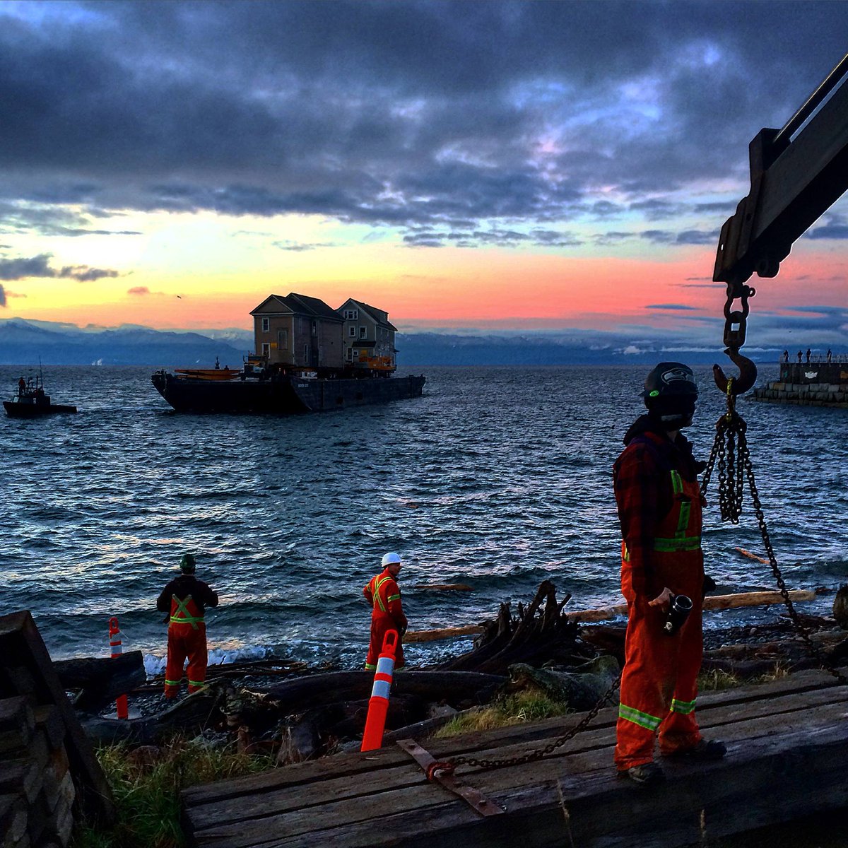 nickelbros's tweet image. #Viewsfromtheroad: One of the best parts of the job is when your office looks like this. Taken during a move on Vancouver Island.