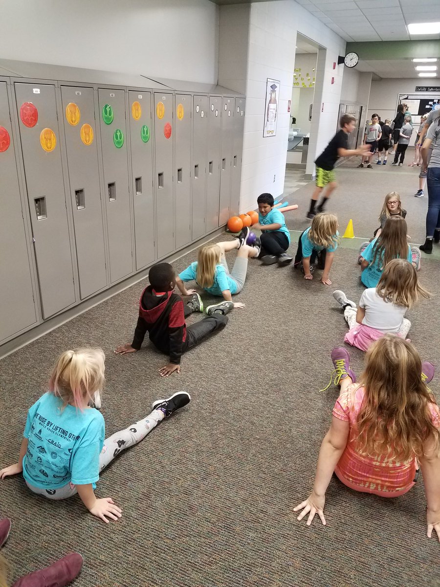 MapleGrovePE's tweet photo. Cooperation with @MsBarclayPE is so much fun! #synergizingisthebest @MGEWaukee https://t.co/G09cL3XK7B