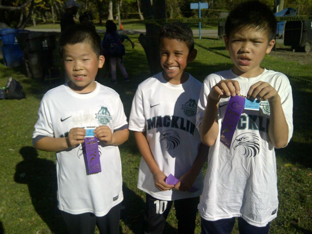 MacklinPS_TDSB's tweet photo. Macklin cross country team - so proud of these athletes!! #MacklinMagic https://t.co/dfKCNjpy1z