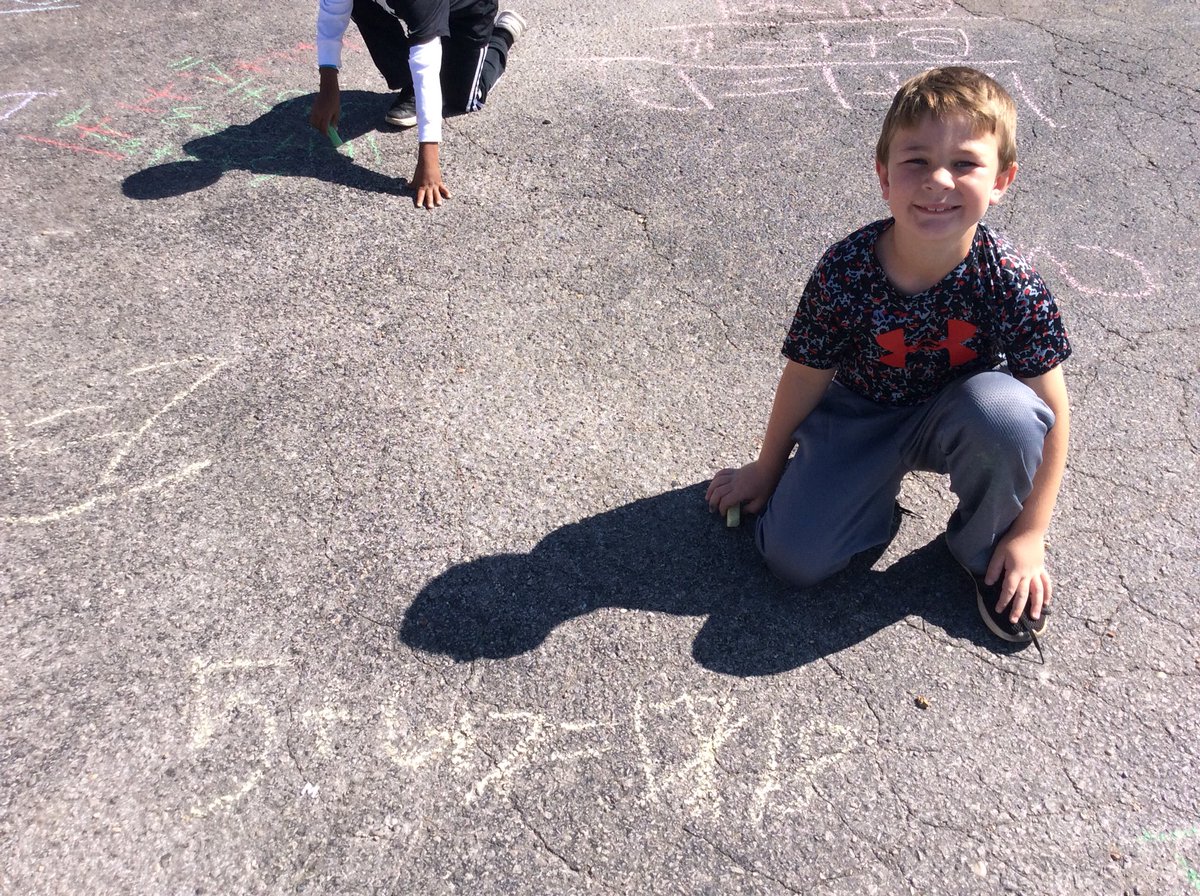 steff_0316's tweet photo. Taking our math outside on this beautiful day! @webstertrojans @MSCSTrojans #onthemove https://t.co/lmdoaCypZO