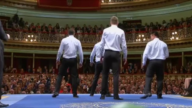 MARCATV's tweet photo. Así ha sido la haka de los 'All Blacks' ante los Reyes de España en los #PremiosPrincesadeAsturias 
▶ https://t.co/WHLgcjRc3q https://t.co/onIJFsCz9U