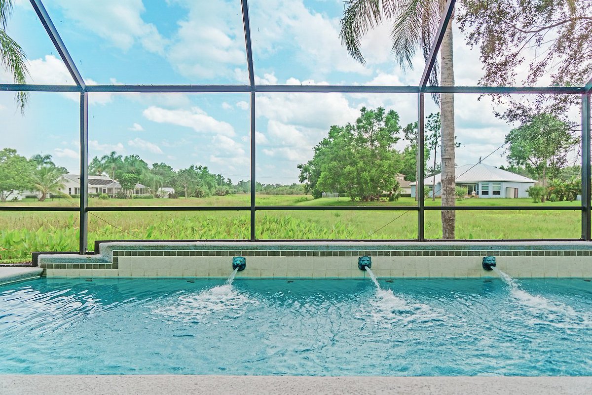esean75's tweet photo. Who says you can't have country charm in South Florida? https://t.co/glRZAy9ORg