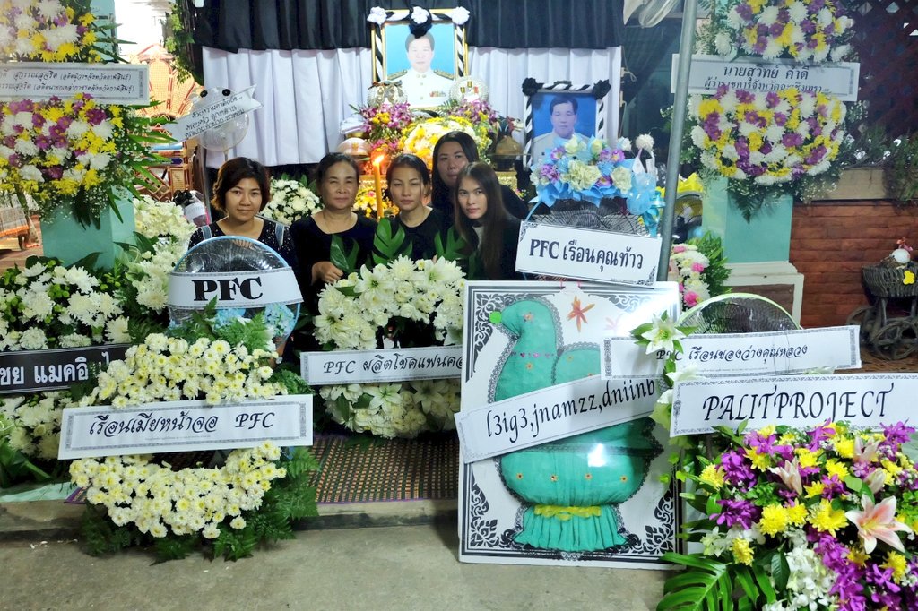 ToeiiSiri's tweet photo. พ่อจ๋า..นี่ไงนุช นุชที่พ่อเคยถามว่านุชเป็นแฟนเป๊กเหรอ..วันนี้นุชส่งกำลังใจมาให้เราเยอะเลย #ขอบคุณจากหัวใจค่ะ #เป๊กผลิตโชค https://t.co/bzQX430h7w