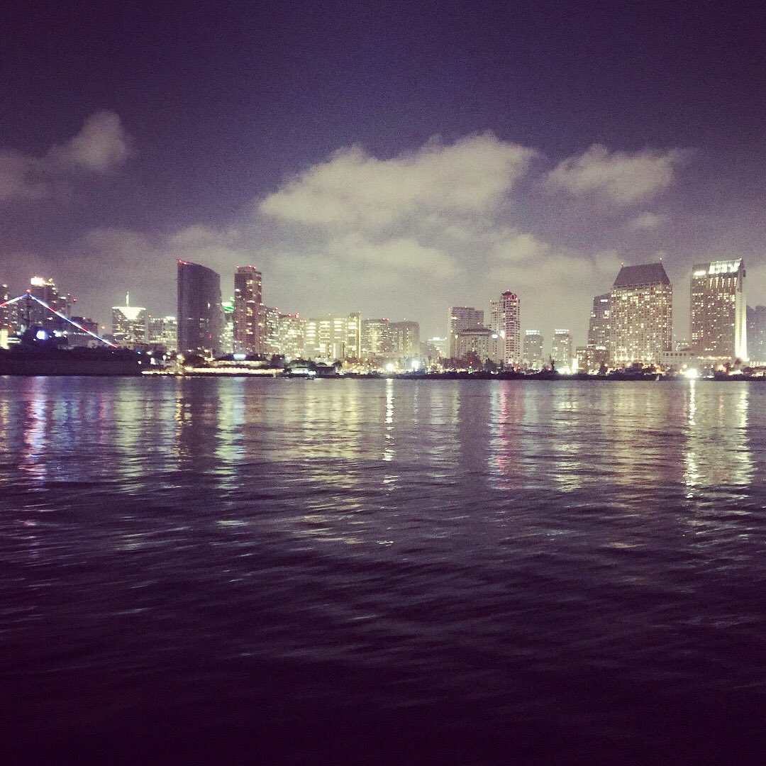LindsayCasale's tweet photo. Had a blast hosting @SoFi members on a sunset sail this week in #SanDiego! #SoFiMember #Dreamjob #comesailaway https://t.co/v7ucuL0slQ