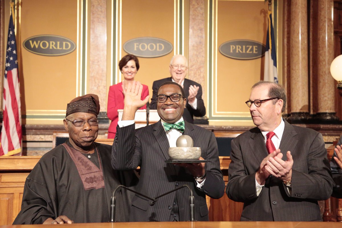 AfDB_Group's tweet photo. .@akin_adesina will set up $250,000 fund for young farmers and #agripreneurs with #FoodPrize17 money https://t.co/KPghw0aJLA #FeedAfrica https://t.co/JNCUn9RxkR