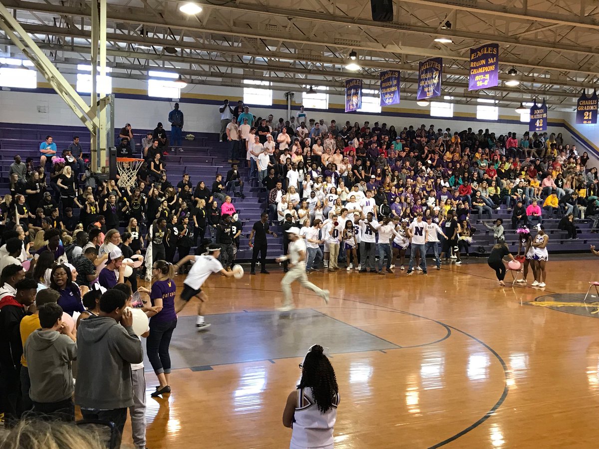 LaineeHudson's tweet photo. Crawford County High School Homecoming 2017 #cc1eagle #eaglesoar https://t.co/nUzTug5GMY