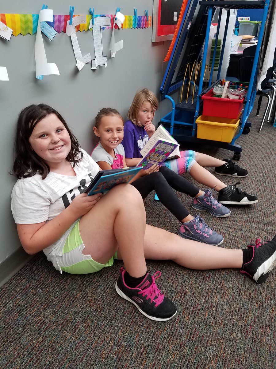 MapleGrovePE's tweet photo. Free reading with friends! @MGEWaukee https://t.co/VqTbOseYm1