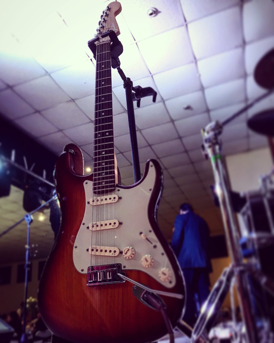leo_hendrix's tweet photo. #strat #teamfender  mi pequeña Coca https://t.co/MYBPW56QBa