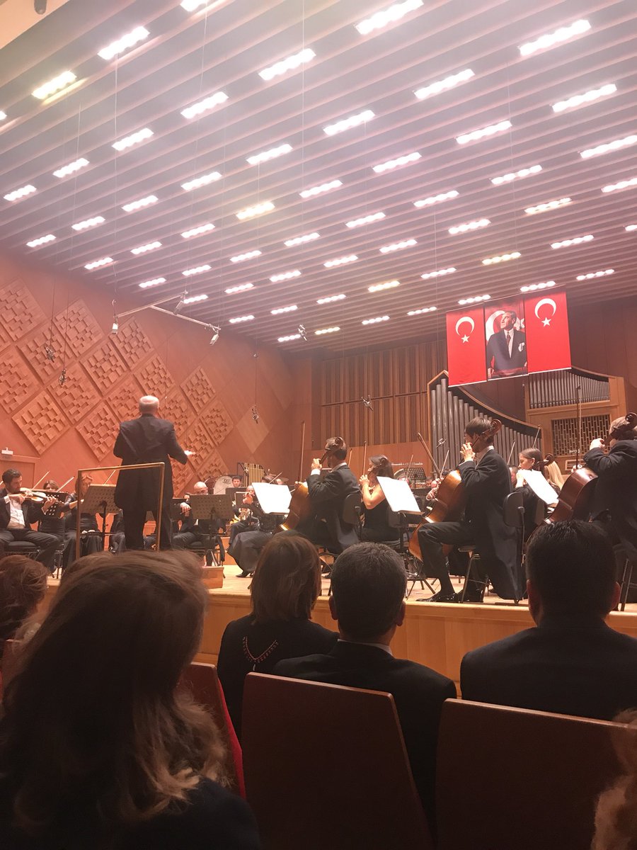 UN_Turkiye's tweet photo. @IrenaVSollorano BM Mukim Koordinatörü: sanatçıların BM’ye desteğinin bizim için müstesna bir anlamı var! #BMGünüKonseri #UNDayConcert https://t.co/tHiRj1AFn6