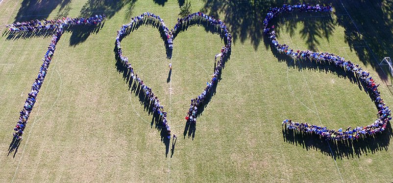 CBSDMattMurray's tweet photo. Great day at Tamanend MS flying the drone to show students walking for hurricane relief.  https://t.co/jwpQK0esI6 https://t.co/PpiE0jJS0B