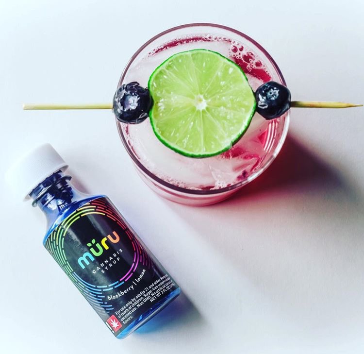MuruProducts's tweet photo. Muru Dark &amp; Stoney
.
.
Fill tall glass with ice
Add ginger beer
tspn-tblspn Blackberry Lemon Muru
Garnish with Lime
.
.
#WhatsYourMuru #OMMP https://t.co/FmMWlTS4D8