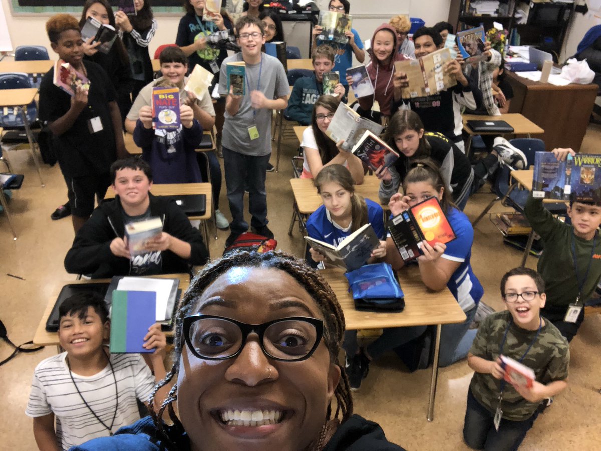 MsJaeAllen's tweet photo. Heard of “selfie?” Well, here’s our CLASSIE!!! #RichardsonReads #ApolloGearUp #CantStopRISD 📖📚 @misslibrarylady https://t.co/ZTc99jmcMv
