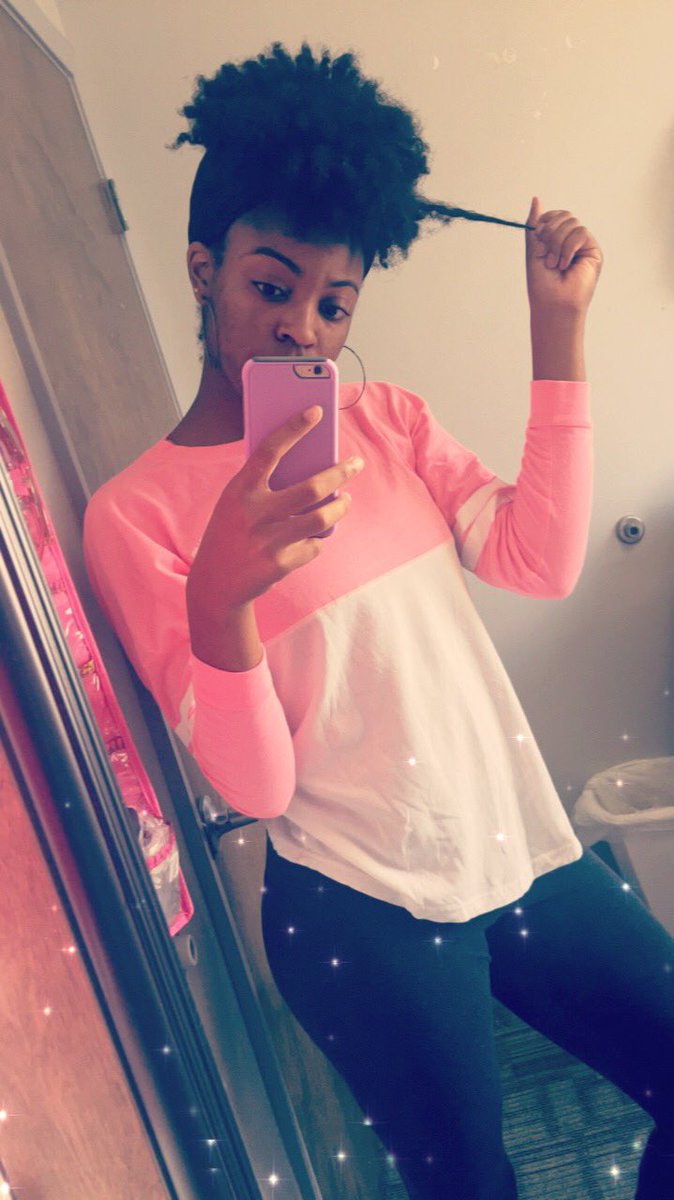 _LoveShayon's tweet photo. #FineappleFriday 🍍💕 https://t.co/tkfa4KNiob